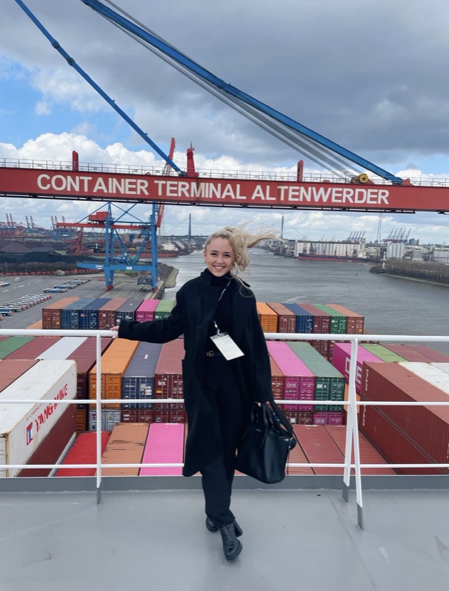 Sales in der Schifffahrt — Container Terminal